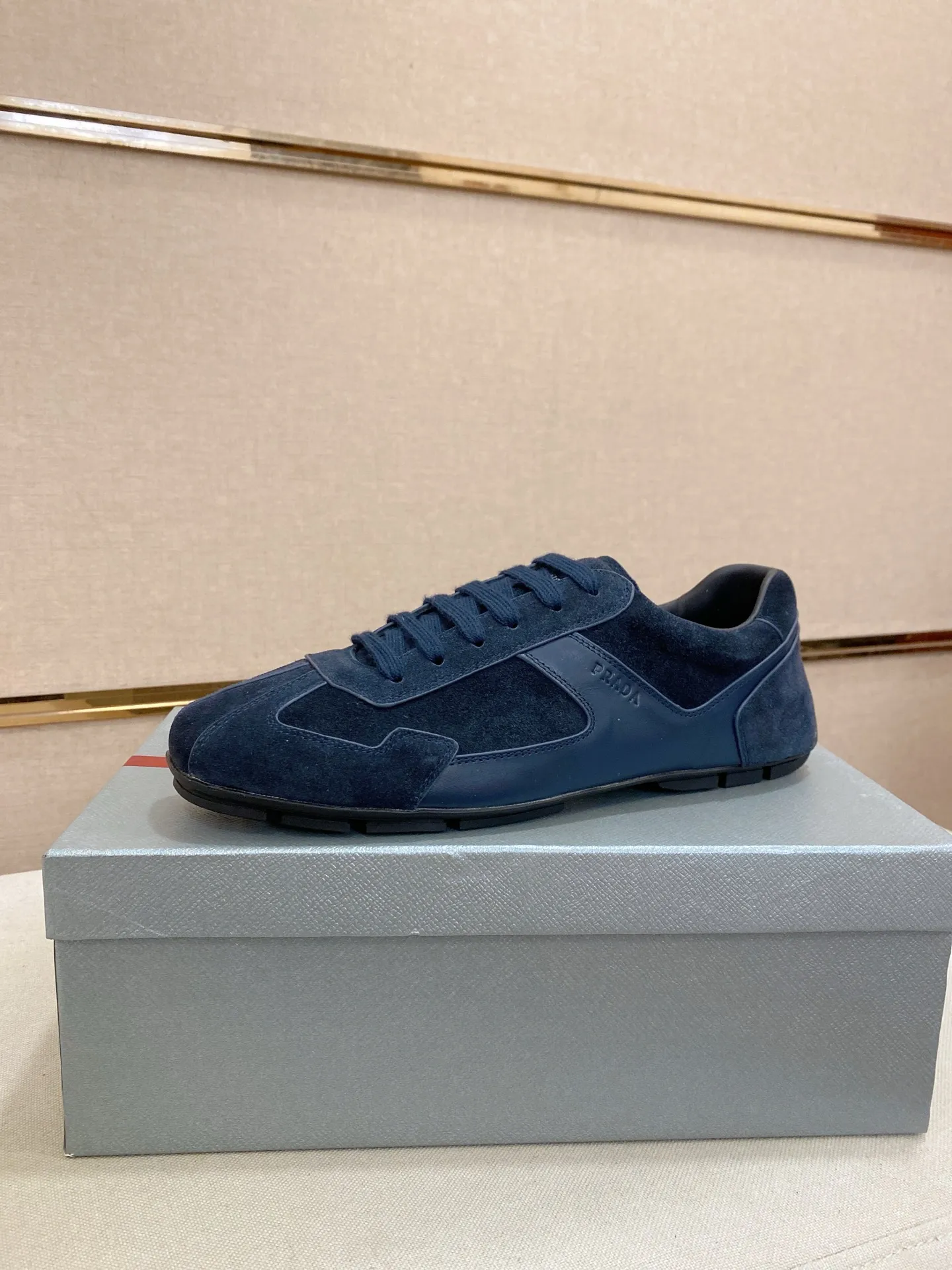 Men's shoes 💰 480💰 ✔️✔️✔️Top high version High-quality new PRADA (Prada) counters are launched at the same time. The new men's shoes and 😘fabrics are purely handmade in Niujing. Lining: Full cowhide lining. 👍🏿High-end☄️Open-molded non-slip rubber outsole, exquisite lines, simple and elegant, comfortable and high-end for leisure travel. Code number: 38-44. Can be customized45